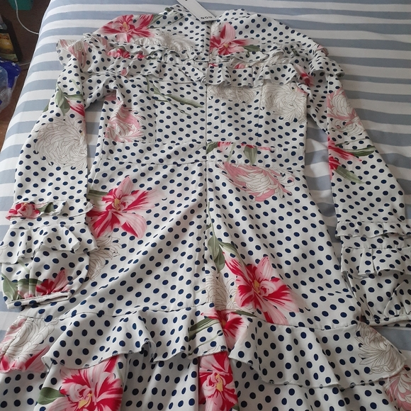 Boohoo flower and Polka dot dress - Picture 2 of 8